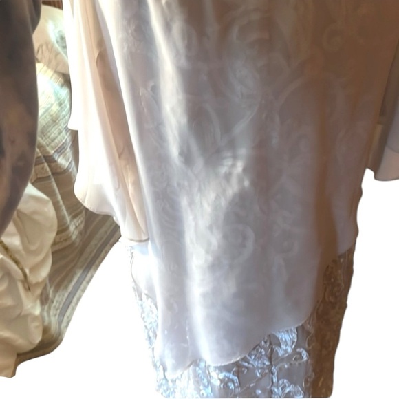 Studio one appliqué dress with sheer overlay. - Picture 3 of 10